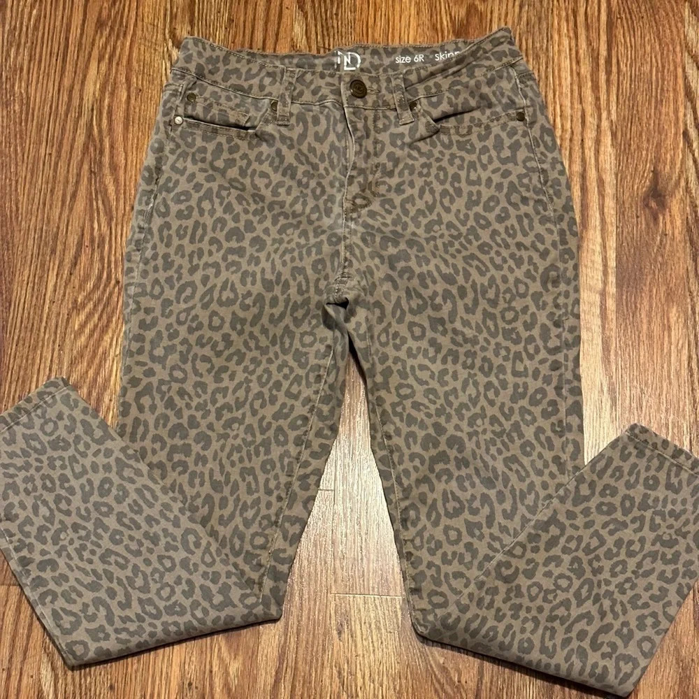 New Directions leopard pants, size 6